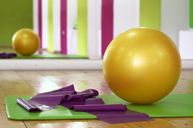 Ballon et tapis de gym