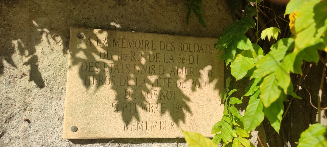 Plaque commémorative Dornot